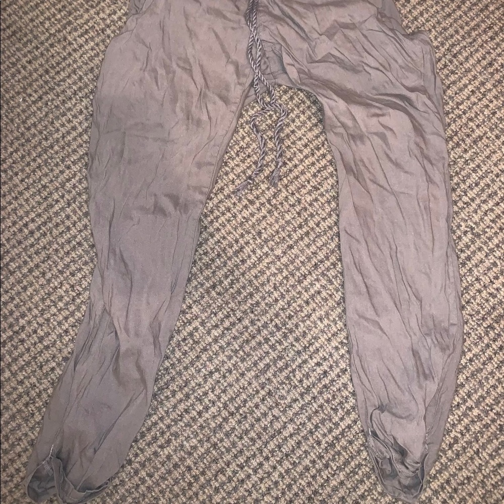A pea in a pod crop linen pant